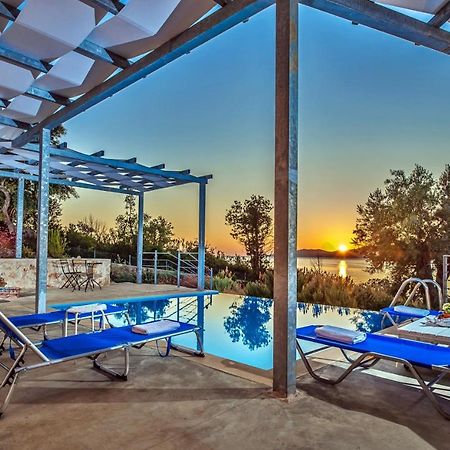 Zidanos Luxurious Sea Front Villa Marantochori Екстер'єр фото