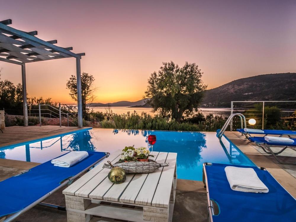 Zidanos Luxurious Sea Front Villa Marantochori Екстер'єр фото