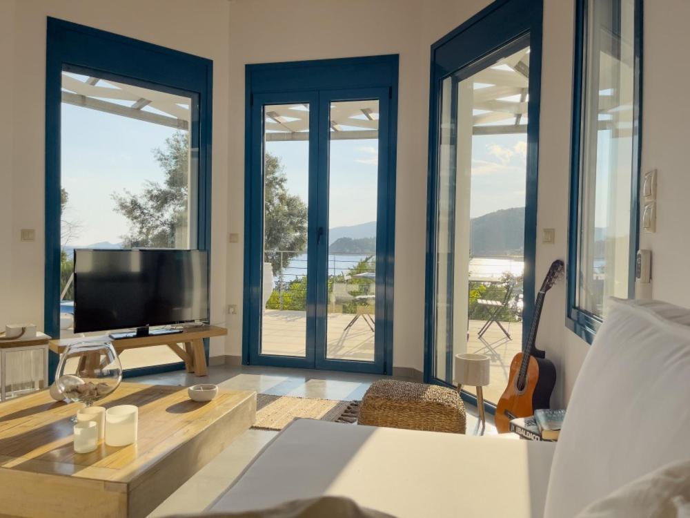 Zidanos Luxurious Sea Front Villa Marantochori Екстер'єр фото