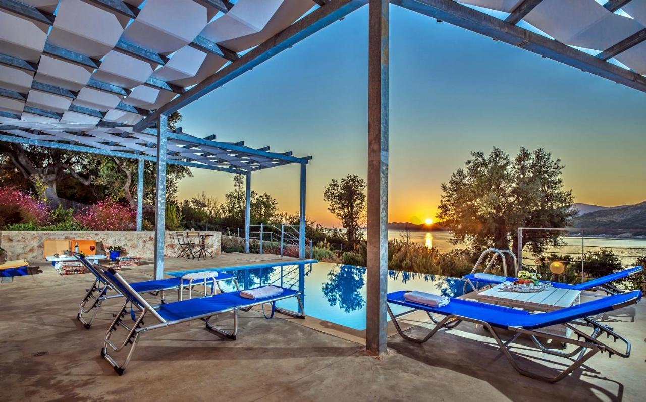 Zidanos Luxurious Sea Front Villa Marantochori Екстер'єр фото